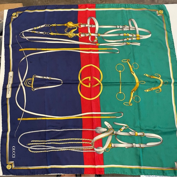 Authentic 100% silk Gucci scarf with the iconic colors and pattern! - Picture 6 of 6